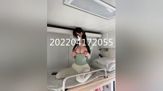 顏值不錯的豹紋小少婦鏡頭前露奶露逼與狼友激情互動 全程露臉揉奶掰穴挑逗手指插穴呻吟淫水泛濫 逼逼得被玩腫了 對白誘惑