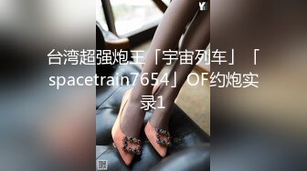 极品CP✅魔手》疯狂大胆坑神躲进商场女_厕独占一个坑位隔板缝中偸_拍各种B形妹子方便▲极限特写镜头快要碰到B了 (1)