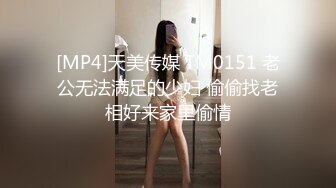 绿帽妻趴着被单男操