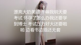 颜值很高的女神尤物全程露脸精彩大秀直播，逼逼粉嫩毛毛多性欲旺盛，揉奶玩逼看特写，伸着舌头要舔狼友鸡巴