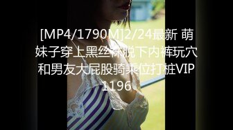 [MP4/ 1.58G] 丝袜女仆情趣装颜值不错很嫩小少妇激情3P，伺候两个小哥哥主动上位抽插嘴里还叼着大鸡巴