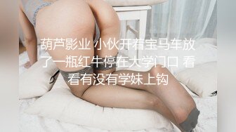 练瑜伽的熟女女上位啪啪操的喷水，三P玩转剧情上下齐插，瑜伽球上操逼享受高难度