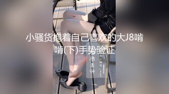 神メガネOL 向井蓝 眼镜OLスーツの美脚を包んだ生ナマしいパンストを完全着衣でムレた足里からつま先を味わい尽くす！时には颜骑や足コキ、时にはお尻にコスってぶっかけとやりたい放题！発情させられた女の変态调教絶顶プレイを楽しむフェチAV