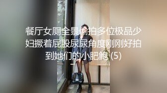 颜值不错的极品小姑娘，让小哥在镜头前刮干净了逼毛特写展示，全程露脸口交大鸡巴让小哥无套抽插，内射骚穴