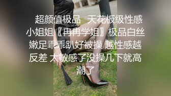 露脸可爱美女舌头舔鸡巴口交