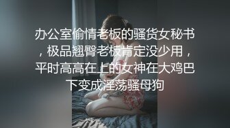 和乖乖女开房，看她坐在我身上摇摆