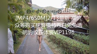 隔壁家的美女水管坏了 来借洗手间 被屋主及3个猥琐男胁迫玩5P (1)