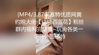 老婆偷情人的事被老公发现，大街上狠狠揣性感的大屁股，两腿张开，看到了黑森林，这双美腿能玩三年！