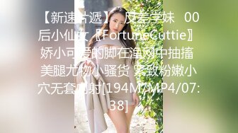 P站专搞熟女的印度UP主跟奶大臀圆的阿姨玩3P 双洞全开感受一下异域风情