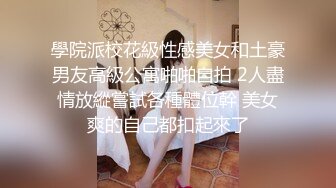 骚逼女朋友给我在宾馆口交深喉，整个鸡巴都吞进去。