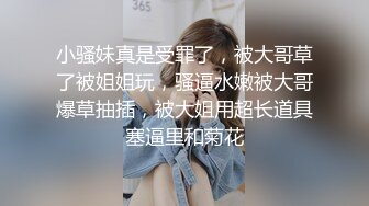 约了个少妇两男一女玩3P，跪着口交扣逼边口边后入搞完旁边观战