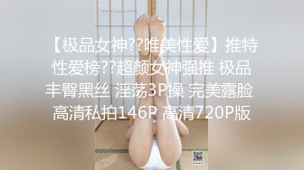 少妇的干女儿在客厅写作业，强势射到女人背上