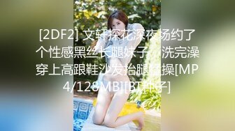 熟女妈妈 在家无套操阿姨 啊 痛 操完逼 润滑鸡 还想爆阿姨的菊 可惜屁眼太小紧真不好插 还是老老实实操逼吧