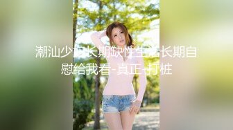 【新速片遞】天然巨乳良家小少妇一个人在家诱惑狼友，这大奶子得用拳头托着，跟狼友互动撩骚各种展示自慰逼逼呻吟别错过[612MB/MP4/01:04:00]