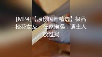 【极品稀缺 破解摄像头】JK风小姐姐更衣间拿手机自拍 多角度偷拍