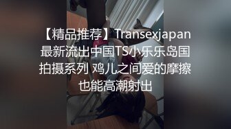 红色妖艳网袜韵味美少妇，被道具一插就停不下来白浆顺着大腿流，木耳一黑，换了很多道具