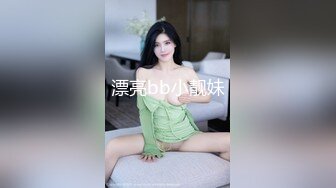 时髦大美女大黑B蹲坑抽烟尿尿时间紧迫拍完B就闪