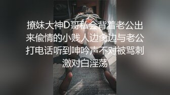 享受私密SPA的小少妇躺在床上被大哥揉捏奶子，道具玩弄骚逼小少妇撩骚大哥的鸡巴，扒光了直接插入草她