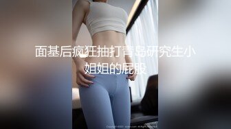 變態男穿上網襪護士制服和美眉做愛