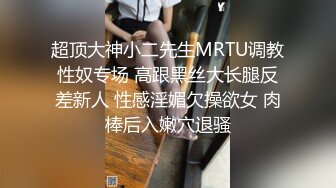 家里摄像头拍到自己妹妹看电视时在沙发茶几上做爱干的还相当激烈