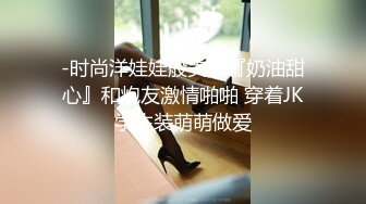 厕拍变态牛人偷窥妹子尿尿环顾了一下四周发现没人对着妹子的逼摸了一把,吓得妹子大声尖叫