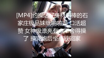 淫妻 不要浪费了先舔外面的 绿奴王八仔细清理老婆刚被操的红肿松垮的骚逼 里面的精液要生个野种让王八来养