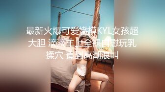 饭店女厕偷拍眼镜美女的极品小嫩B