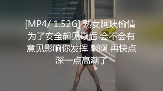 苗条小姐姐！和闺蜜一起女同秀！细腰美臀摇摆，开档黑丝美腿，穿戴假屌操逼，骑乘位深插