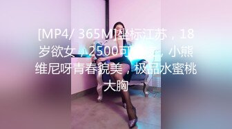 玉宝2024年3P•成都【中】11万粉粉丝福利，女上位纯享版，当时本来来着小姨妈doi不了，就让单男