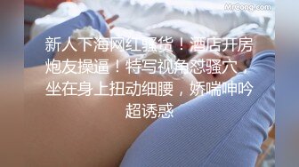 小宝寻花今晚约了两个肉肉身材妹子双飞，一起口交舔弄黑丝翘起双脚扣逼，上位骑乘轮着猛操