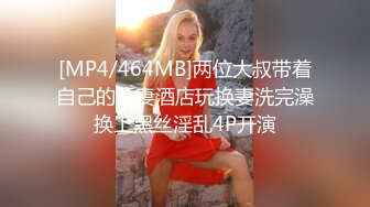 00后短发萝莉嫩妹被两大汉随意玩弄，边口边后入振动棒摩擦，骑乘假屌口交花样非常多，娇小身材上位扭动小腰