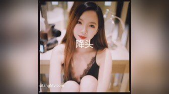 【12月新品福利②】，超强绿帽夫妻【Nina小蜜桃】线下邀单男3P4P换妻大乱交，王八男坐旁边观战 (2)