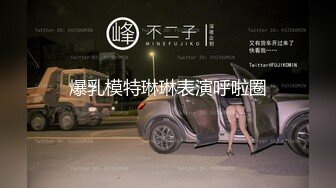 商场女厕全景偷拍萝莉美女却有着与年龄不相符的大黑B