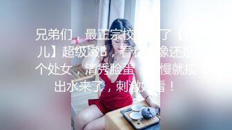 刚生完孩子的巨乳妈妈，和胖哥哥在客厅无套啪啪，拿个黄瓜插穴，后入蹲下颜射一脸