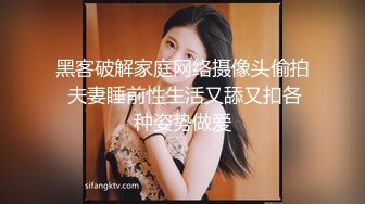 晚上爬气窗TP邻居嫩妹洗香香 洗完准备用剃须刀挂腋毛抬头被发现了只能逃