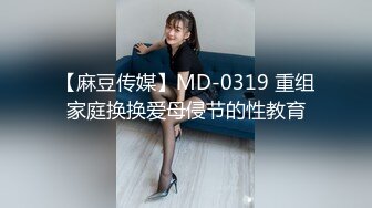 靓女服装店逛街男友在旁敢穿超短裙骚丁前后CD 制服JK学生妹展会做兼职粉色蕾丝内内发现镜头