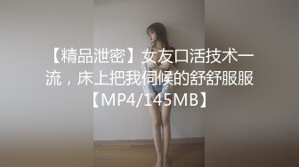 女友喂吃草莓