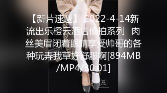 [MP4/ 2.08G]&nbsp;&nbsp; 骚老婆活好不粘人，全程露脸开档黑丝一个鸡巴满足不了，胸推交激情上位嘴里塞着鸡巴，玩着奶子弄喷骚逼