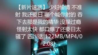 丰满性感骚货CD小吟吟 居民楼梯露出打飞机，穿着妖艳还长着根棒棒 上下观察，没人迅速自慰 射一发！