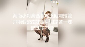 鄉下真實居家夫妻下海,老公在旁邊看別的女人打飛機,自己媳婦在這摸B紫薇