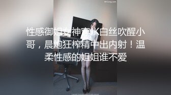 刚播极品肥穴眼镜御姐激情诱惑，性感情趣装脱下内裤，翘起屁股对着镜头，给男友口交活不错，骑脸舔逼很享受