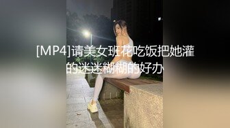 可爱小仙女，软软的小白兔自己玩，粉粉的小穴自己拿大大鸡巴玩 快乐喔~