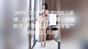 F罩杯八字巨乳女神，吊带小背心，大奶呼之欲出，换上睡衣揉奶摸穴，粉嫩大乳晕，自己骑上来插B