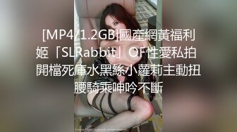 浓妆艳抹爱戴着肛塞骑乘的熟女· 妖婆 · 淫穴不停流汁水，自慰得到了心灵的满足！