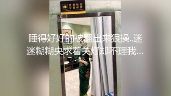 皮肤白皙身材丰满御姐赤裸裸坐在床上，硕大软软乳房光滑黑丝啪啪