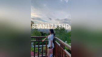 [MP4]绿播美女下海！苗条身材贫乳！修长美腿翘起肥臀，新道具振动棒抽插