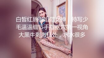 给小骚货女友拍完写真，就自己脱干净坐骑一顿猛操