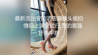 YC商场抄底齐逼白裙黄发小美妞??蕾丝黑窄内遮盖不住肥臀和深沟