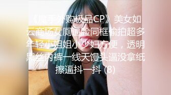 精选（露脸）商城TP粉红T恤配短裙的漂亮大胸少妇嘘嘘