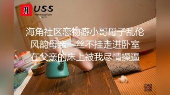 极品女神细腰美腿很是迷人，美臀翘起假屌后入，无毛骚穴一下下深插